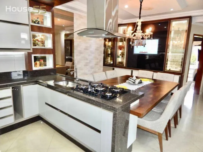 Sobrado com 3 dormitórios à venda, 310 m² por R$ 1.100.000,00 - Sítio Cercado - Curitiba/P