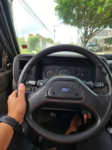 VOLANTE ESCORT