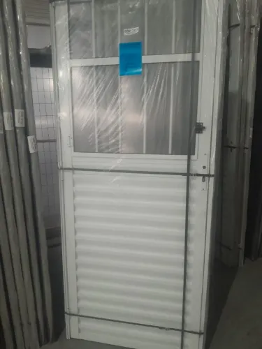 Porta alumínio 80x2.10 veneziana basculante