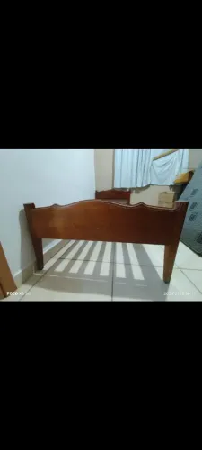 Cama de madeira pura solteiro