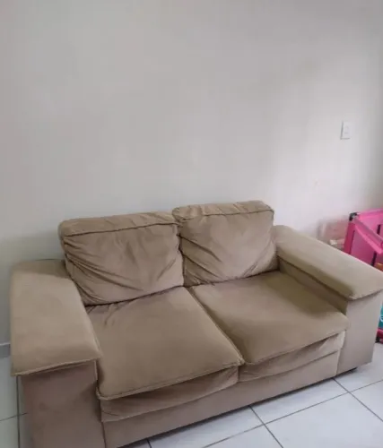 Sofá em suede dois lugares