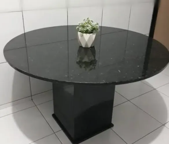 Mesa em mármore
