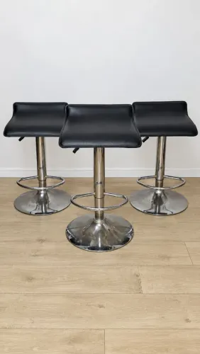 Conjunto 3 Banquetas Altas Giratórias Pretas com Base Cromada