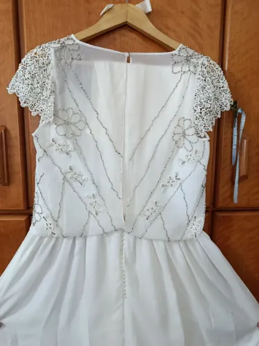 Vestido de Noiva Romântico com Bordados e Pedrarias