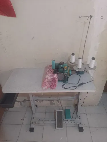 Vende-se máquina overlock