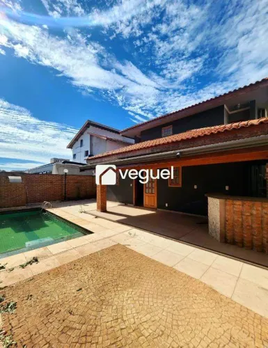 Casa em condomínio com 257m² de construção, 4 quartos para alugar no bairro Recreio das Ac