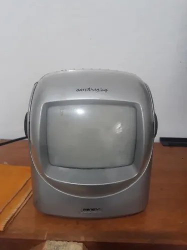 Tv portátil Britânia tipo Capacete anos 90!