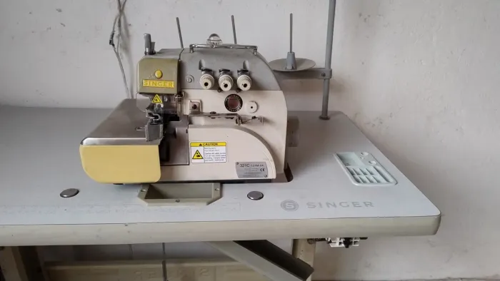 Overloque industrial Singer semi nova
