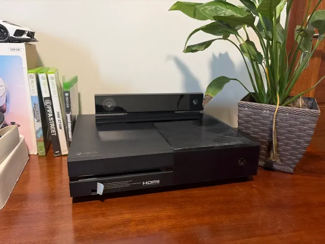 Xbox one fat 1TB com kinect, sem controle!