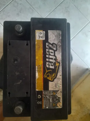 Vendo bateria zeta (moura) Seminova poucos meses de uso <br>Motivo banco tomou o carro