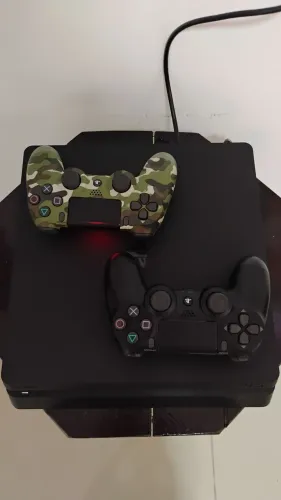 PS4 slim, 2 controles e 7 jogos