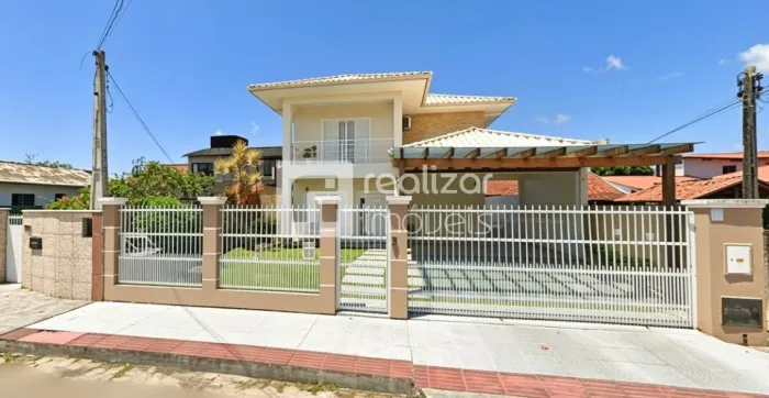 Casa 3 quartos no bairro Carianos - Florianópolis