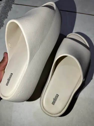 Vende-se Melissa original usada pouquíssimas vezes
