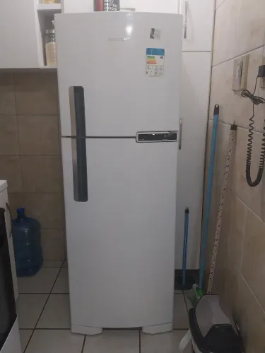 Estou vendendo meus móveis novos motivo porquê estou indo embora,