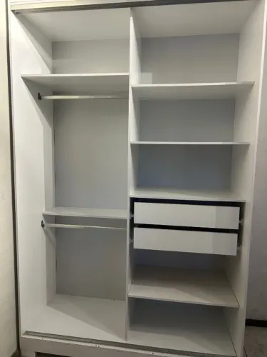ARMÁRIO/GUARDA ROUPA