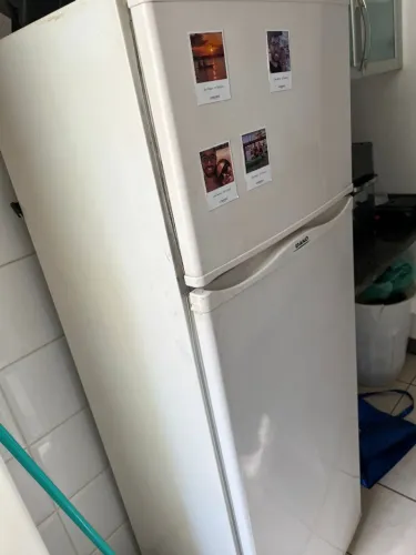 Vendo Geladeira DAKO com Defeito