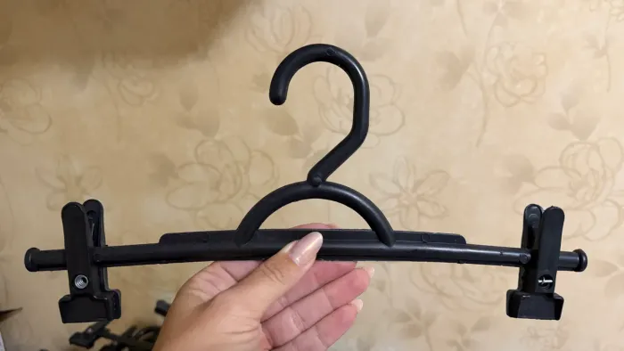 Vendo 68 cabides com presilha