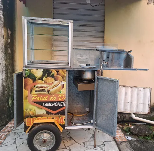 Carrinho de cachorro-quente com vitrine de salgados