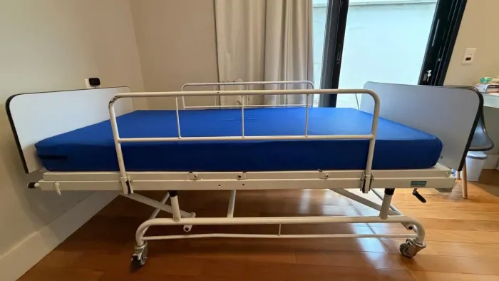 Cama + Colchão Hospitalar com 3 Manivelas para regulagem
