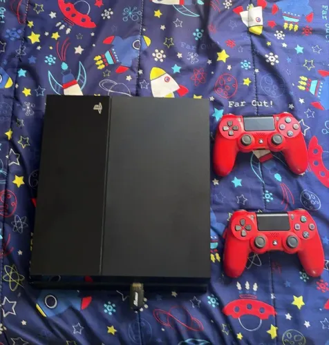PS4 500GB Desbloqueado + 2 Controles + 8 Jogos Originais (Revisado)