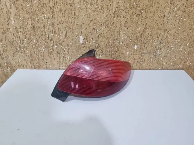Lanterna direita Peugeot 206 1999/2000/2001/2002/2003