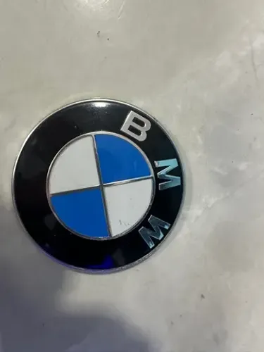 Emblema Dianteiro Capo Bmw 320i 2017 A 2022 Original 