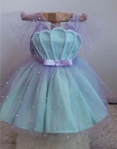 vestido princesa festa sereia verde com tule lilás e pérolas Tam 1 ano