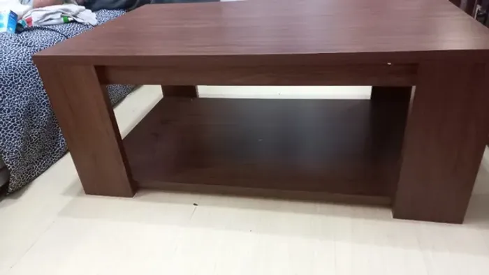 Mesa de Centro para sala na cor marrom clara nova conservada bom estado.