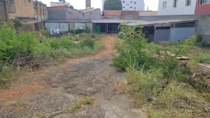 TERRENO NO CENTRO DE MONTES Claros 1.018 METROS