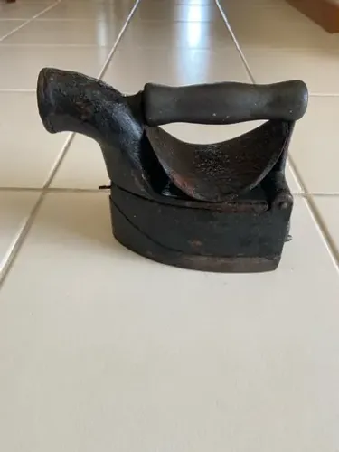 FERRO DE PASSA ROUPA 