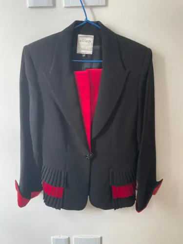 Blazer Alliage Paris com detalhes em vermelho