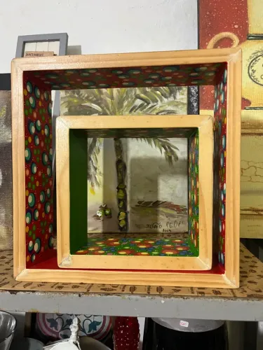 Nicho de madeira pintado a mão 