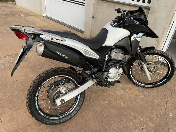 Vede-se XRE 300 2015 ou troco 