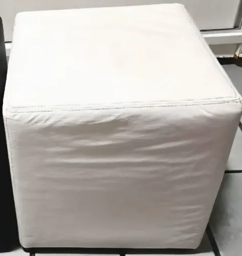 Puff Quadrado Branco TOK e STOK