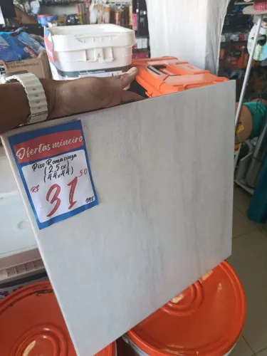 Piso Roma Cinza 44x44