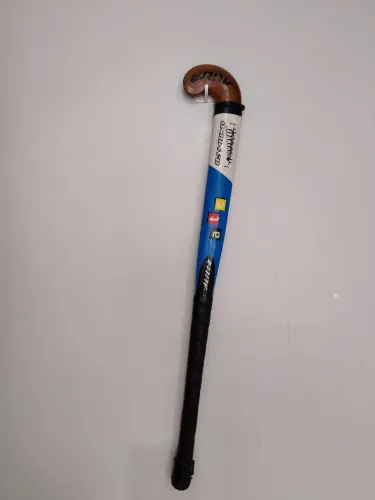 Taco de hóquei sobre grama, da marca Listra, modelo Bambino