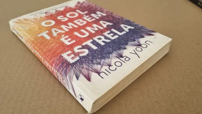 Livro O SOL TAMBÉM É UMA ESTRELA de Nicola Yoon