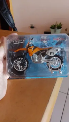 Linda Miniatura Motocross KTM SX 520 - Maisto