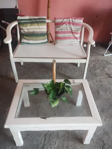 Vendo Sofá Namoradeira com Mesa em Excelente Estado