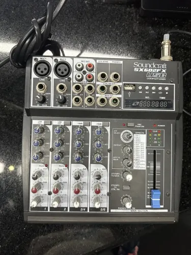 Mesa de Som Soundcraft SX602FX USB