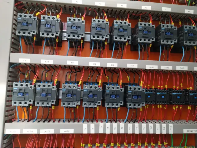Painel de comandos elétricos