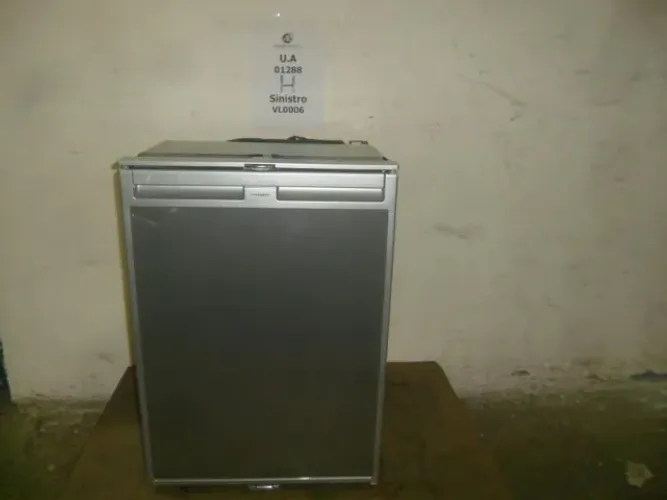GELADEIRA AUTOMOTIVA- DOMETIC 107,5 LTS- INOX- OBS NÃO TRABALHO COM PLATAFORMA OLXPAY.