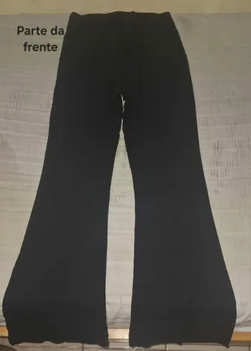 Calça preta flare femina<br>Tamanho P<br>Usada. Em bom estado.