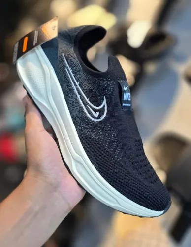 Tênis Nike Esportivo Preto e Branco