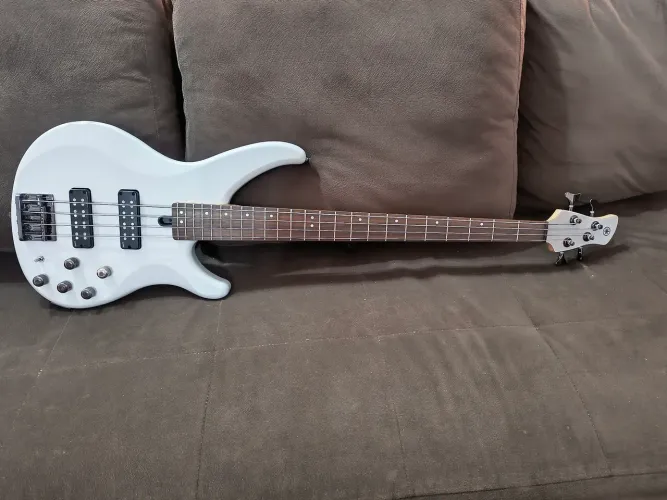 Baixo Yamaha trbx 504