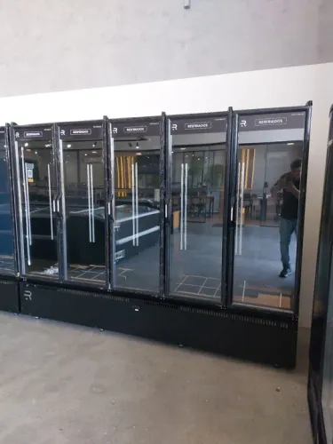 Geladeira expositora 5 portas total black para resfriados nova