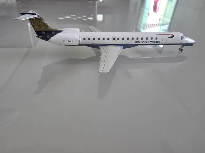 MINIATURA EMB 146  BRISTISH AIRWAYS  ESCALA 1/200  INFLIGHT