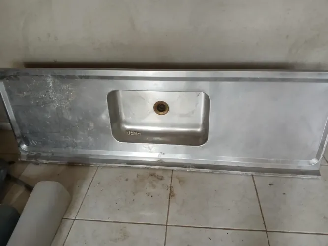 Pia de Inox Bem Conservada