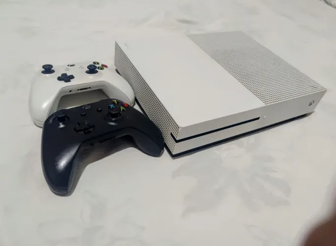 Xbox One S - Console