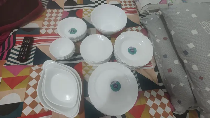 Vende jogo de jantar 60 peças 500,00 NÃO ENTREGO RETIRAR EM JANDIRA
